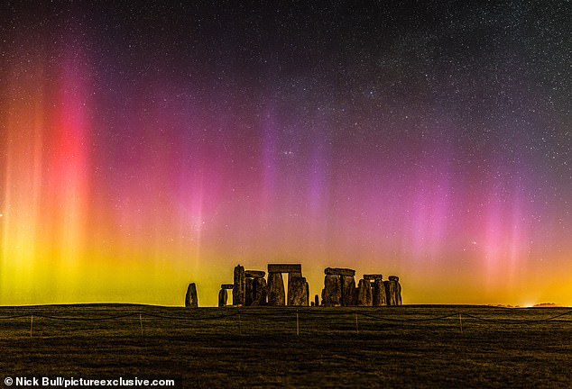 NickBullpictureexclusive-g4-solar-storm-March-2023-Stonehenge.jpg