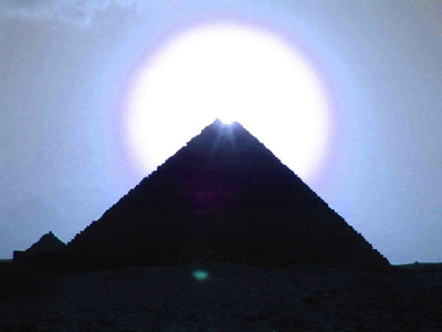 SUN_top_Giza_pyramid_mf_113002wr.jpeg